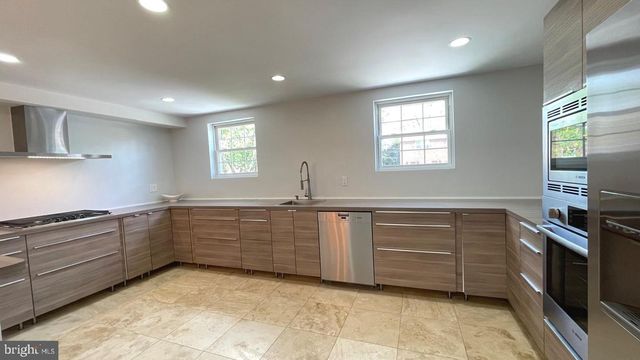 324 AVON ST, Philadelphia, PA 19116