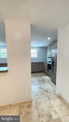 324 AVON ST, Philadelphia, PA 19116