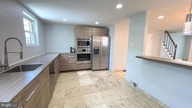 324 AVON ST, Philadelphia, PA 19116