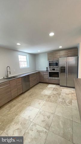 324 AVON ST, Philadelphia, PA 19116