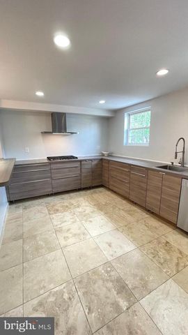 324 AVON ST, Philadelphia, PA 19116