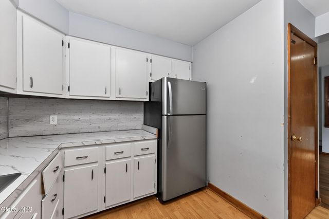 28 Cardinal Lane, New Baltimore, NY 12124