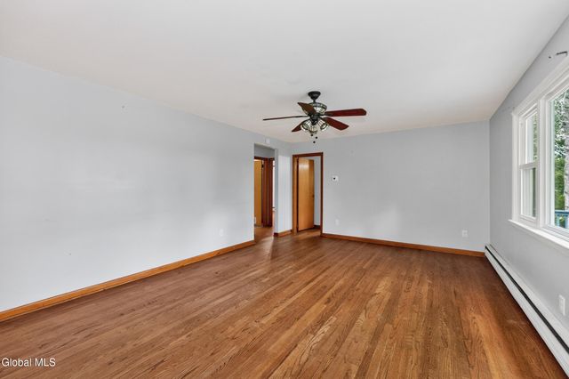 28 Cardinal Lane, New Baltimore, NY 12124