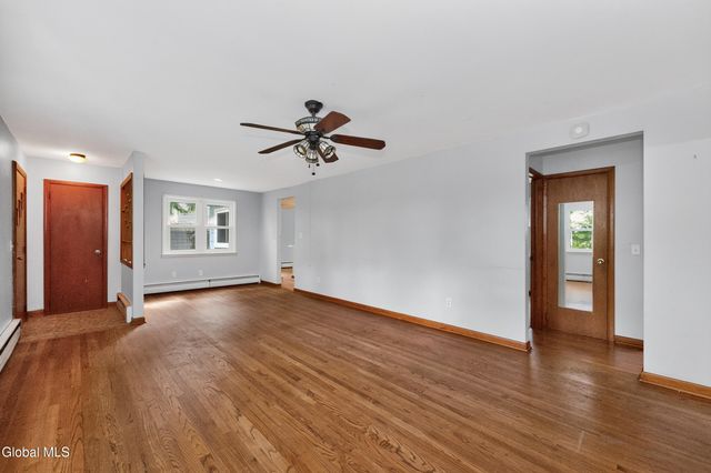 28 Cardinal Lane, New Baltimore, NY 12124