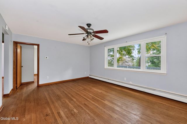 28 Cardinal Lane, New Baltimore, NY 12124