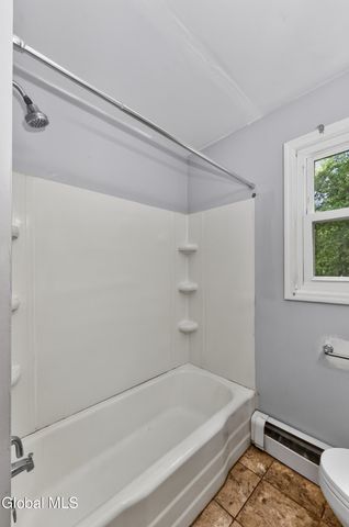 28 Cardinal Lane, New Baltimore, NY 12124