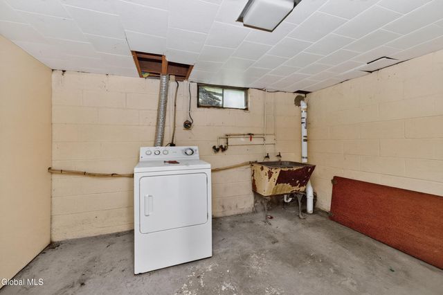 28 Cardinal Lane, New Baltimore, NY 12124