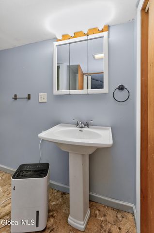 28 Cardinal Lane, New Baltimore, NY 12124