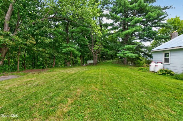 28 Cardinal Lane, New Baltimore, NY 12124