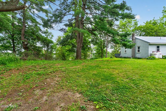 28 Cardinal Lane, New Baltimore, NY 12124