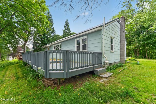 28 Cardinal Lane, New Baltimore, NY 12124