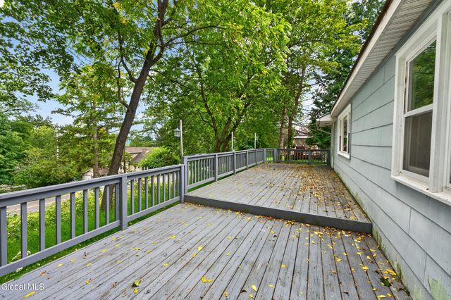 28 Cardinal Lane, New Baltimore, NY 12124