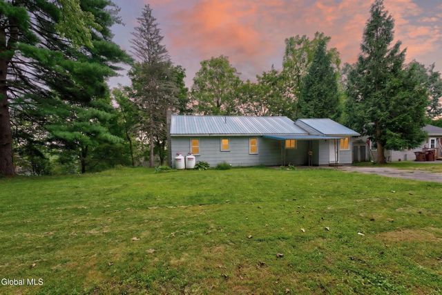 28 Cardinal Lane, New Baltimore, NY 12124