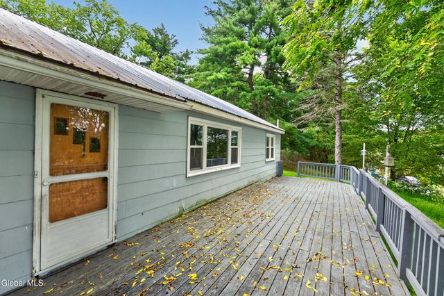 28 Cardinal Lane, New Baltimore, NY 12124