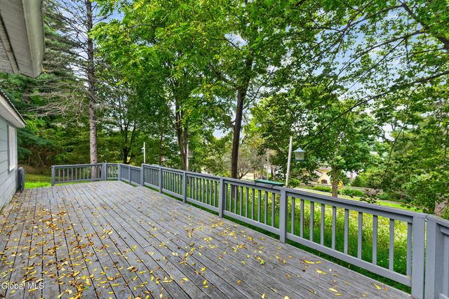 28 Cardinal Lane, New Baltimore, NY 12124