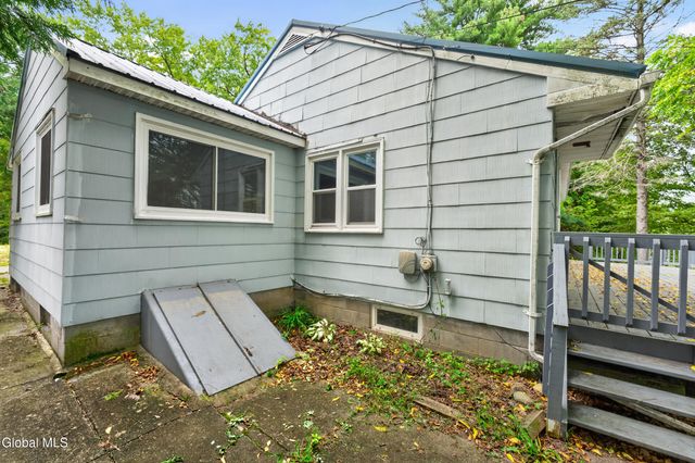 28 Cardinal Lane, New Baltimore, NY 12124