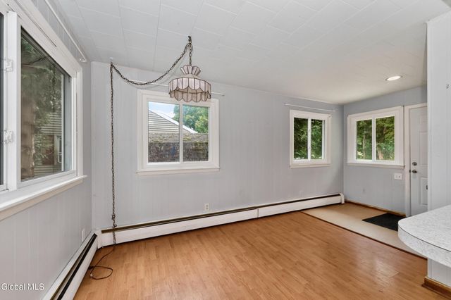 28 Cardinal Lane, New Baltimore, NY 12124