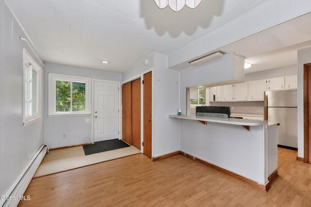 28 Cardinal Lane, New Baltimore, NY 12124