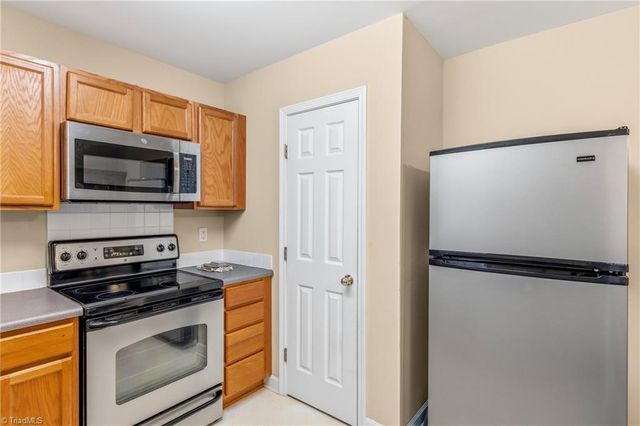 2033 Tea Berry Court, Winston-salem, NC 27127