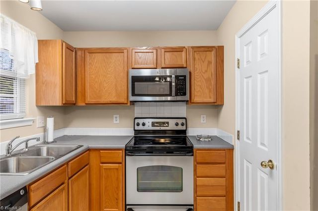 2033 Tea Berry Court, Winston-salem, NC 27127