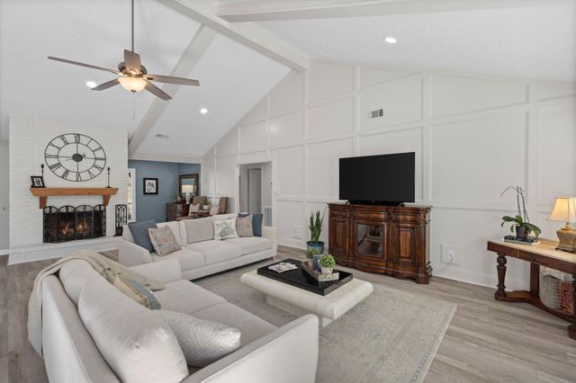 1006 Castle Hill Trail, Kingwood, TX 77339