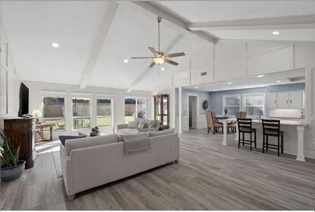 1006 Castle Hill Trail, Kingwood, TX 77339