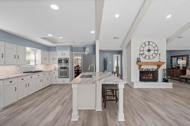 1006 Castle Hill Trail, Kingwood, TX 77339