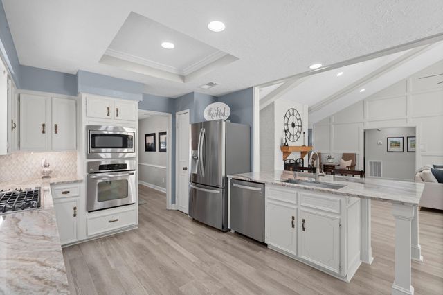 1006 Castle Hill Trail, Kingwood, TX 77339