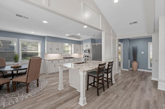 1006 Castle Hill Trail, Kingwood, TX 77339