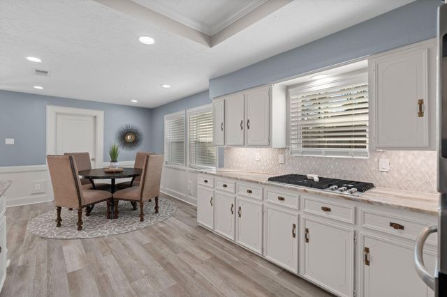 1006 Castle Hill Trail, Kingwood, TX 77339