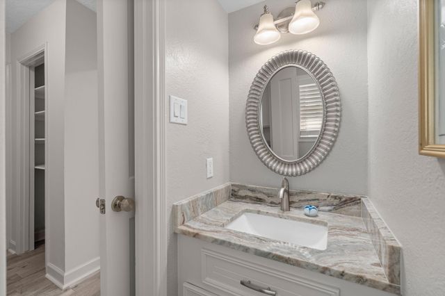 1006 Castle Hill Trail, Kingwood, TX 77339