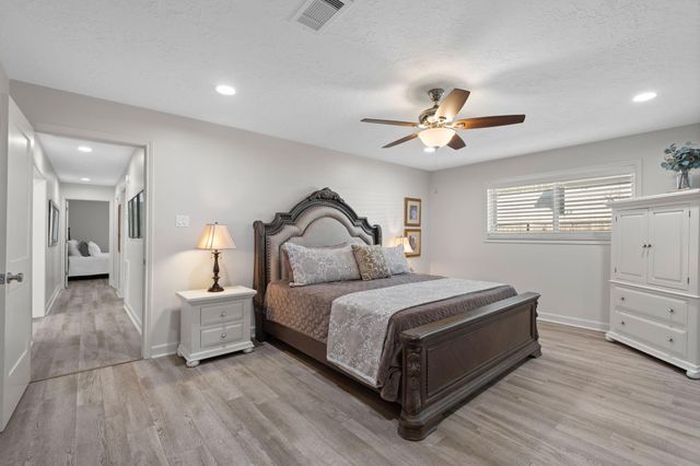 1006 Castle Hill Trail, Kingwood, TX 77339