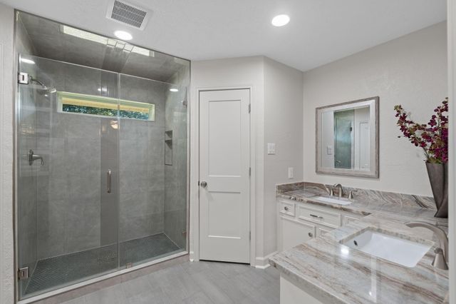 1006 Castle Hill Trail, Kingwood, TX 77339