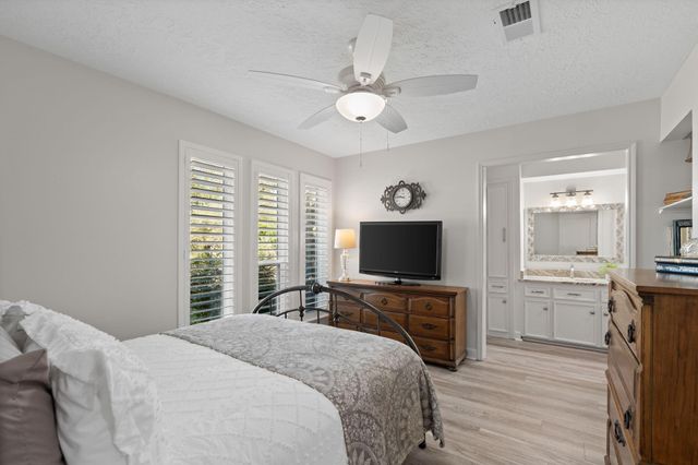 1006 Castle Hill Trail, Kingwood, TX 77339