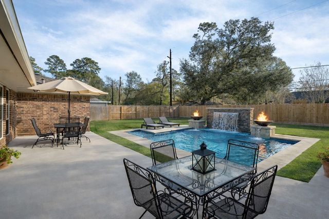 1006 Castle Hill Trail, Kingwood, TX 77339