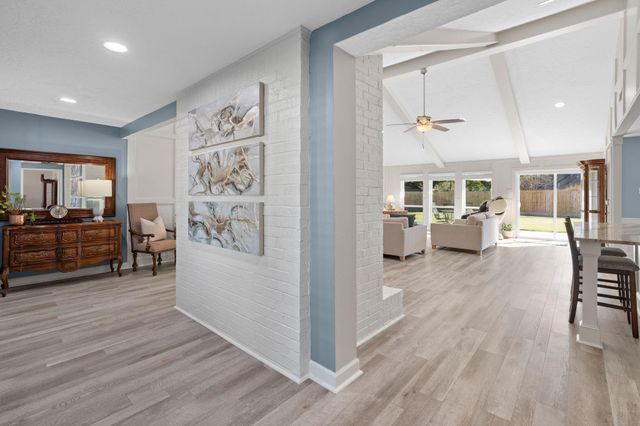 1006 Castle Hill Trail, Kingwood, TX 77339