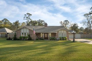 1006 Castle Hill Trail, Kingwood, TX 77339