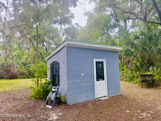 210 PINE Avenue, Pomona Park, FL 32181