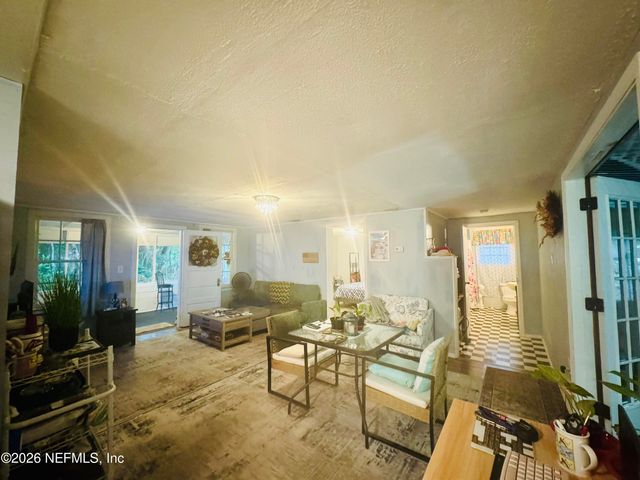 210 PINE Avenue, Pomona Park, FL 32181