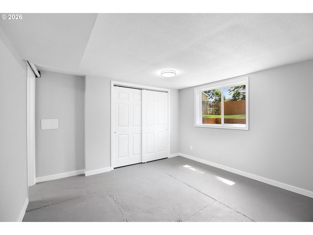 14026 Se TAYLOR St, Portland, OR 97233