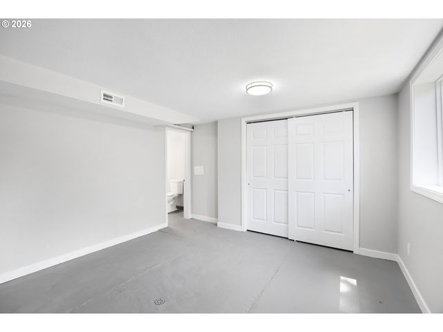 14026 Se TAYLOR St, Portland, OR 97233