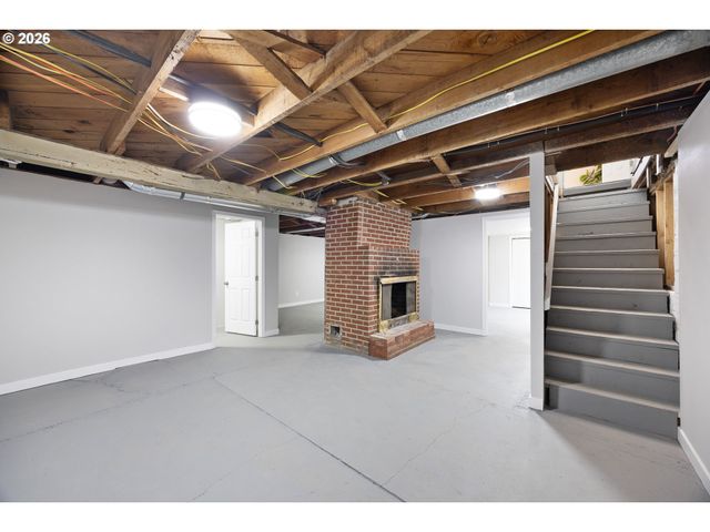 14026 Se TAYLOR St, Portland, OR 97233