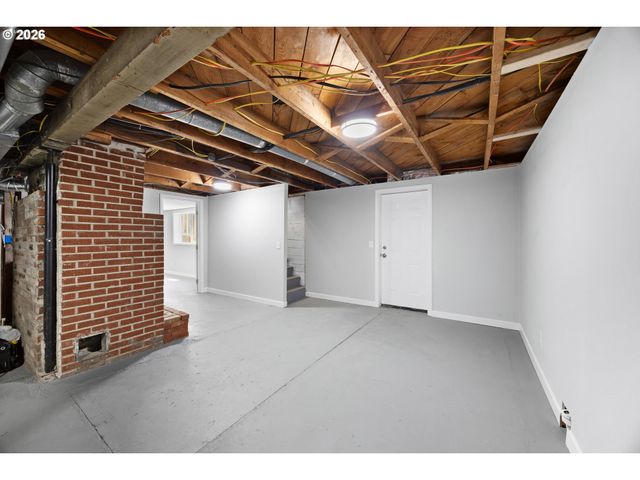 14026 Se TAYLOR St, Portland, OR 97233