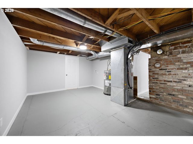 14026 Se TAYLOR St, Portland, OR 97233