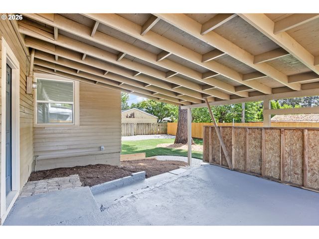 14026 Se TAYLOR St, Portland, OR 97233