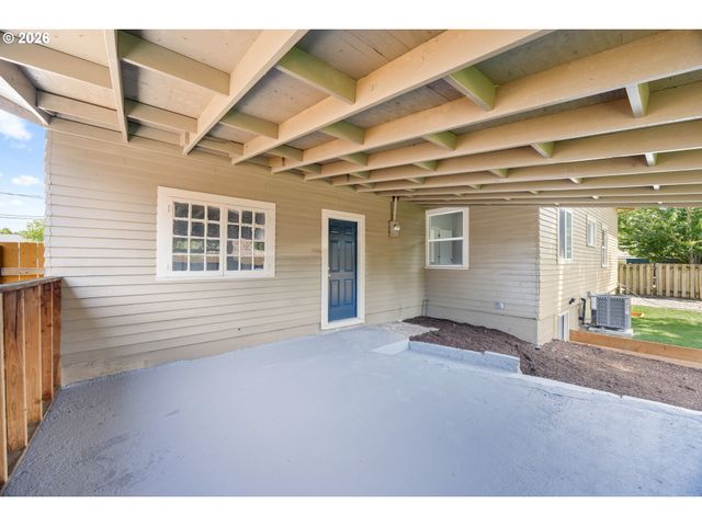 14026 Se TAYLOR St, Portland, OR 97233