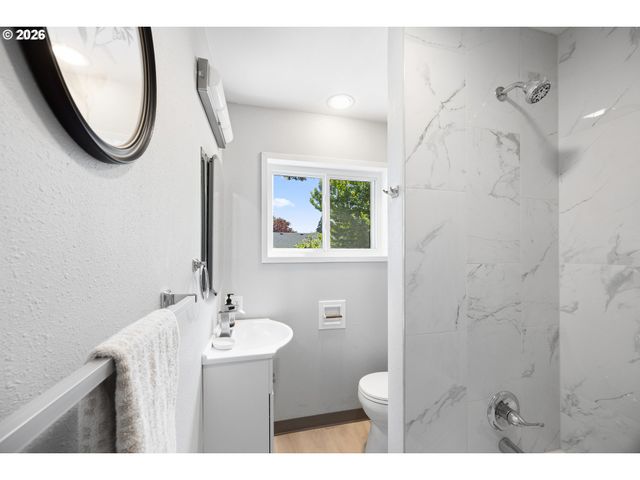 14026 Se TAYLOR St, Portland, OR 97233