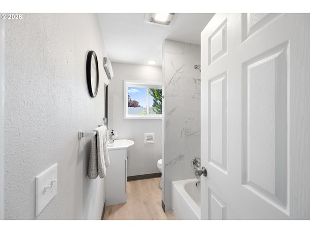 14026 Se TAYLOR St, Portland, OR 97233