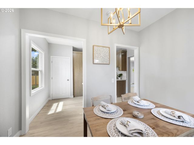 14026 Se TAYLOR St, Portland, OR 97233