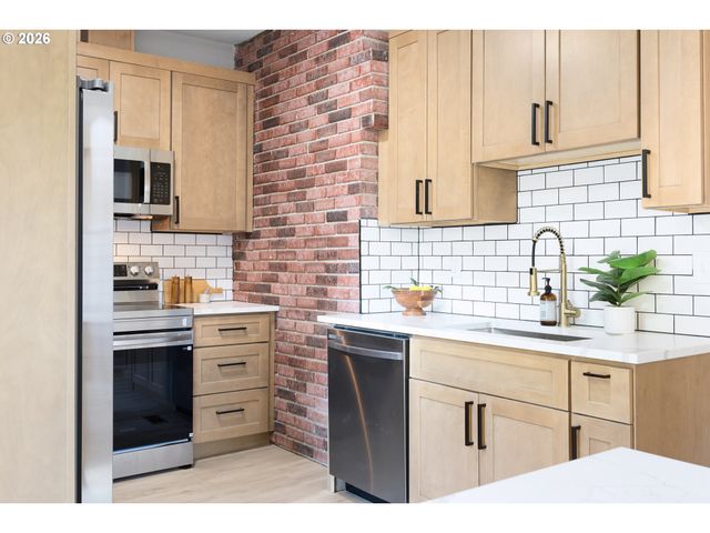 14026 Se TAYLOR St, Portland, OR 97233